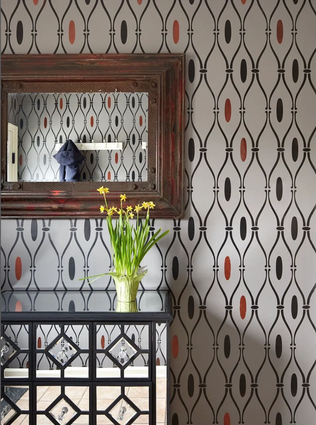 Elsabet Trellis Raven   Lily Wall Stencil