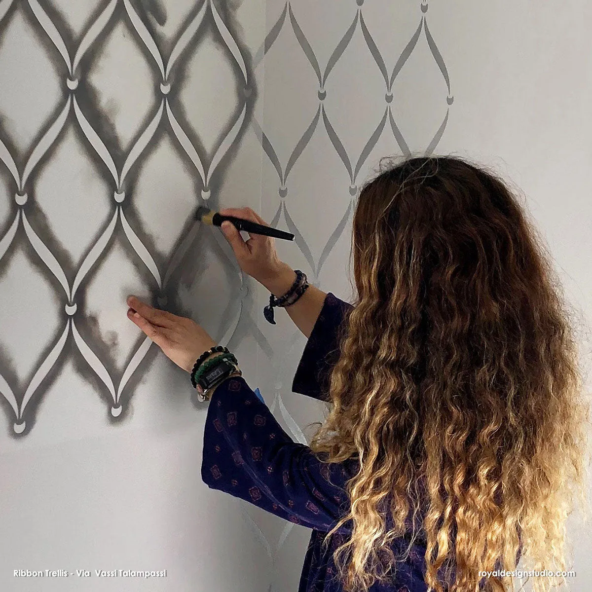 Ribbon Lattice Wall Stencil